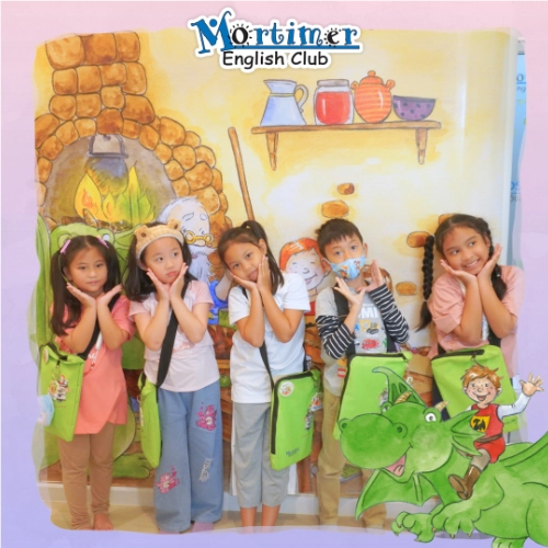 บรรยากาศห้องเรียนจำลองธีมยุโรปในคลาส EFC-2 ที่กระตุ้นจินตนาการ