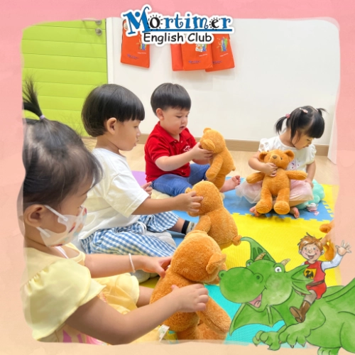 น้องๆ คลาส EFM เรียนภาษาอังกฤษผ่านตุ๊กตาหมีสไตล์มอร์ติเมอร์